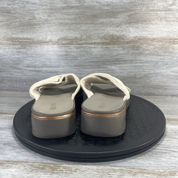 BZees Women's Take a Bow Slip On Slide Sandals Size 8 - Picture 4 of 8